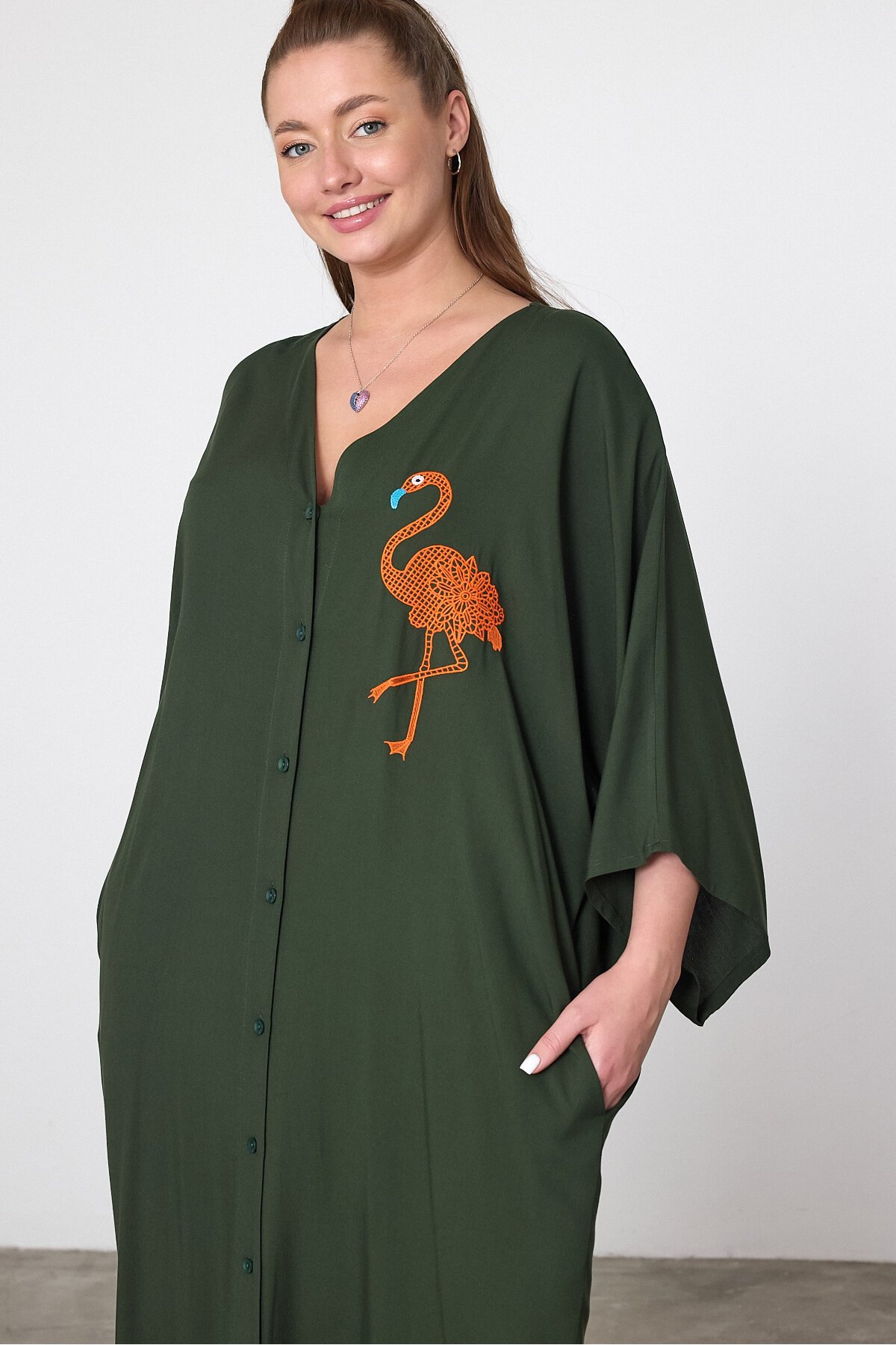 V049 Haki Kadın V Yaka Flamingo Nakışlı Büyük Beden Gömlek Elbise