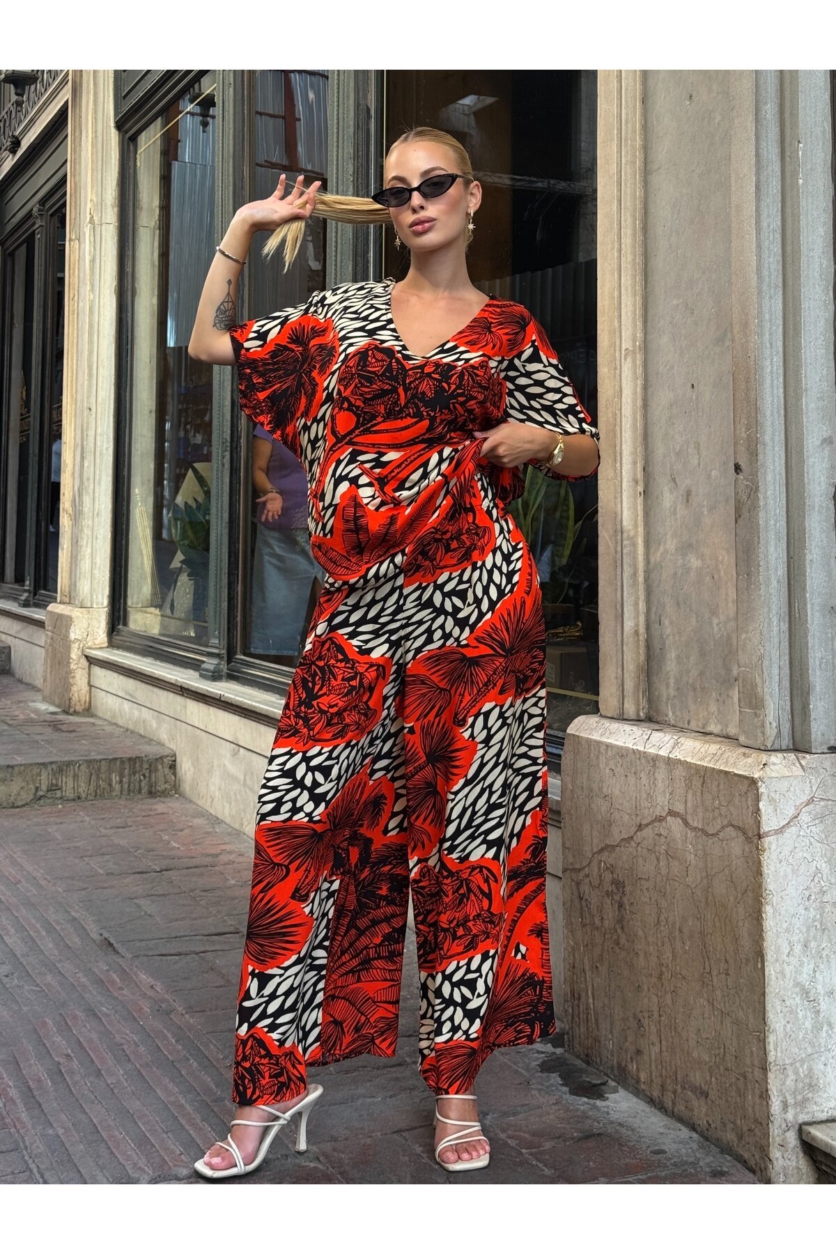 V205 Turuncu Floral Desen Kısa Kol Bluz Pantolon Takım