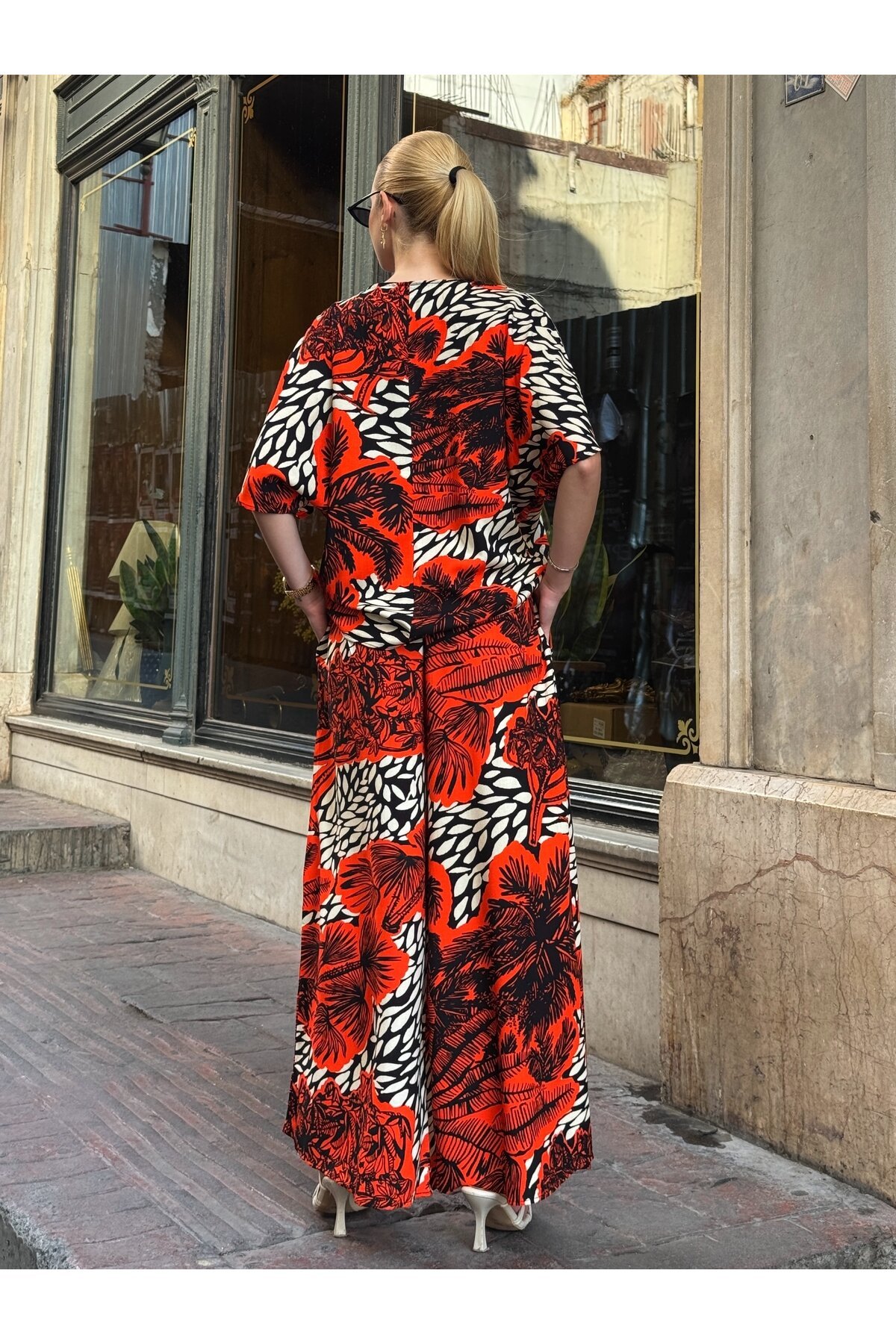 V205 Turuncu Floral Desen Kısa Kol Bluz Pantolon Takım