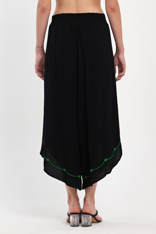 1003 Siyah Etnik Nakışlı Asimetrik Pantolon