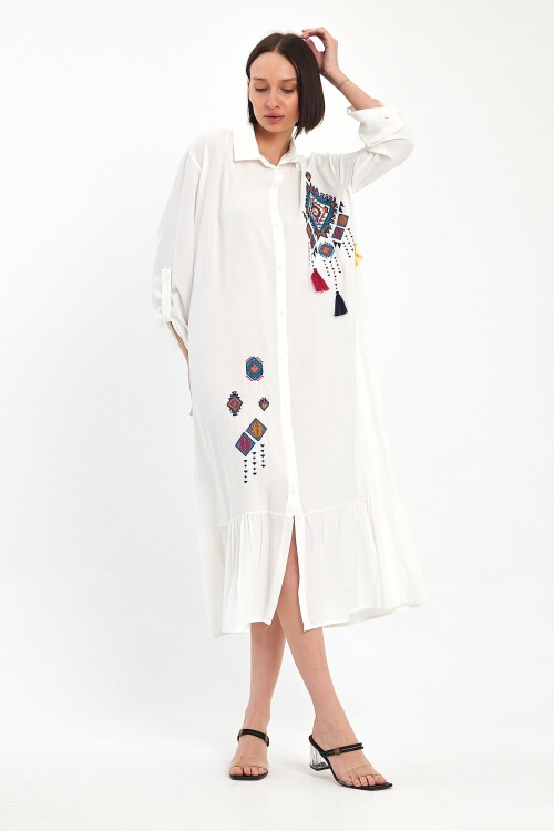 1022 Beyaz Renkli Nakış Detaylı Viskon Gömlek Elbise