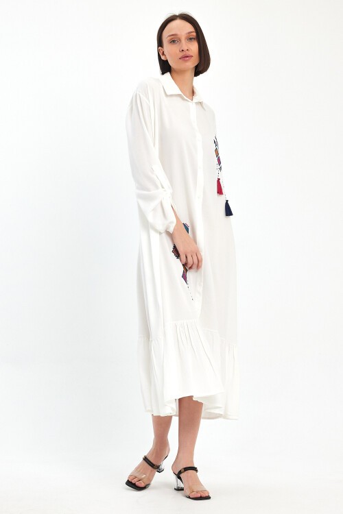 1022 Beyaz Renkli Nakış Detaylı Viskon Gömlek Elbise