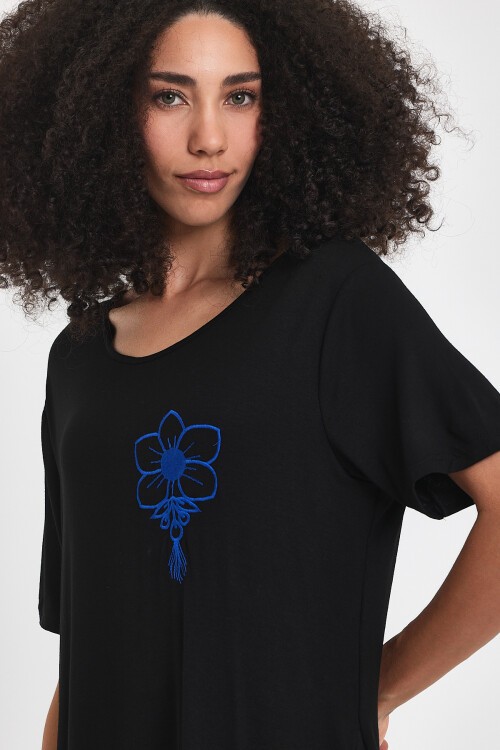 1023 Siyah Altın Nakışlı Sırt ve Cep Detaylı Penye Viskon Elbise