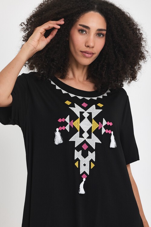 1025 Siyah Beyaz Etnik Nakışlı Penye Viskon Elbise