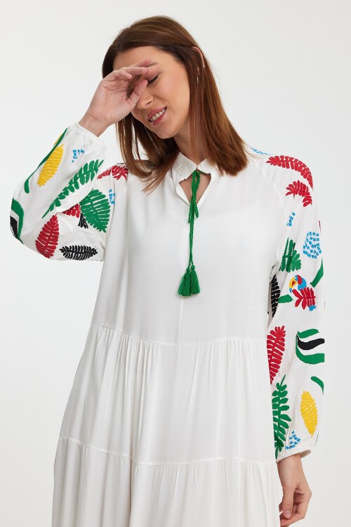 1027 Kadın Kolları Baskı Detaylı Yaka Bağcıklı Uzun Tesettür Elbise