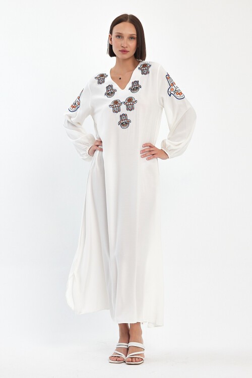 1044 Beyaz Kadın V Yaka Nakış Detaylı Balon Kol Uzun Viskon Elbise