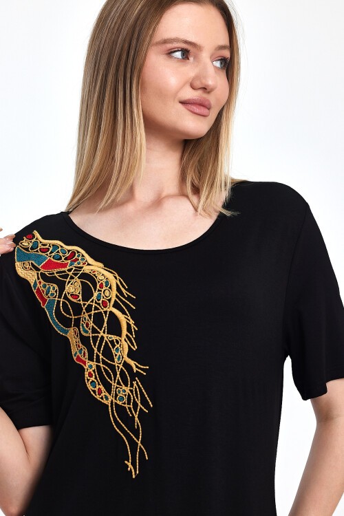 1048 Siyah Altın Nakışlı Cep Detaylı Penye Viskon Elbise