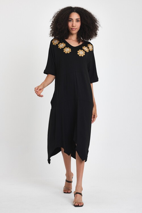 1064 Siyah V Yaka Çiçek Nakışlı Penye Viskon Elbise