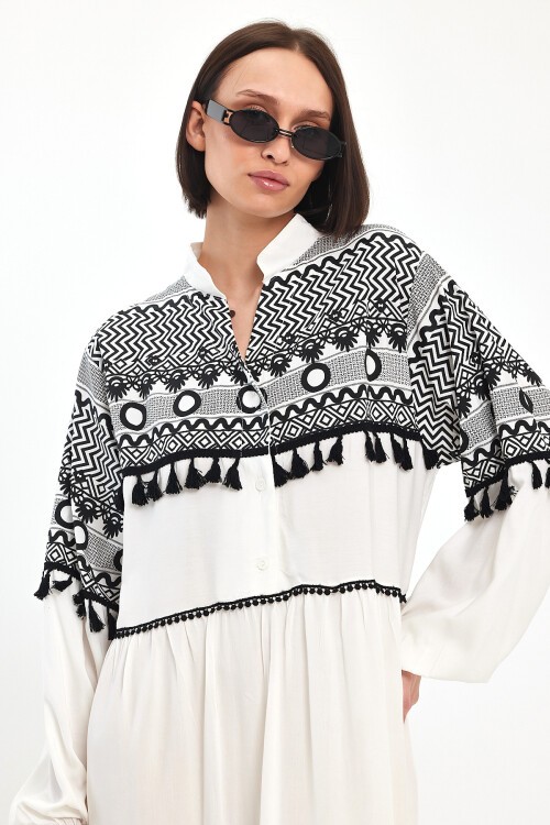 1065 Beyaz Kadın Bisiklet Yaka Bağcıklı Nakış Detaylı Balon Kol Uzun Elbise