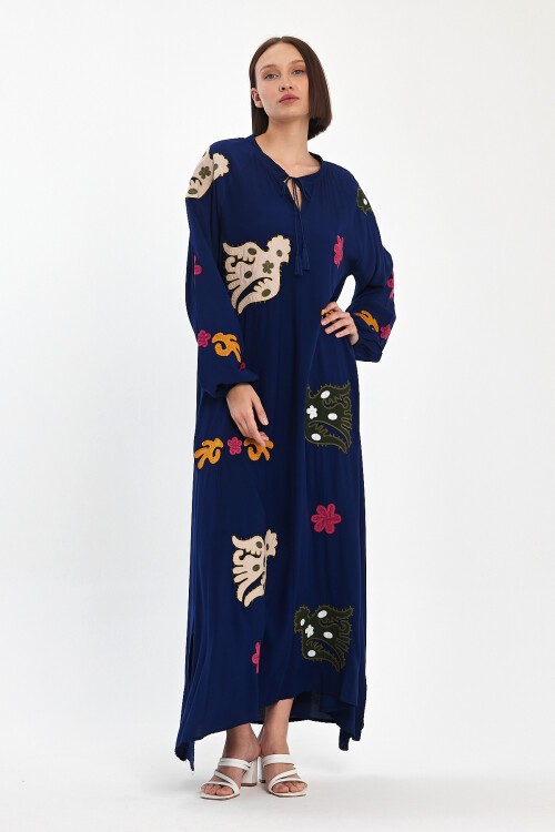 915 Lacivert Kadın Bisiklet Yaka Bağcıklı Aplike Detaylı Uzun Viskon Elbise