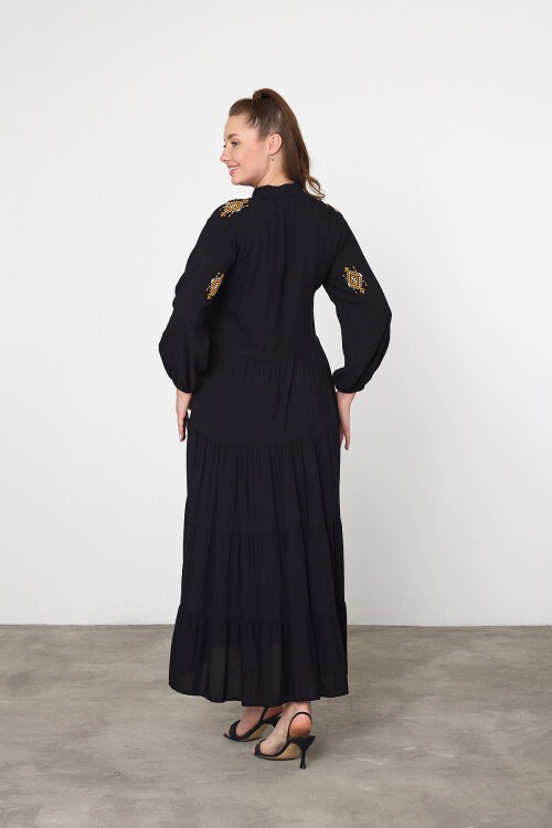 917 Siyah Kadın Bisiklet Yaka Bağcıklı Aplike Detaylı Uzun Viskon Elbise