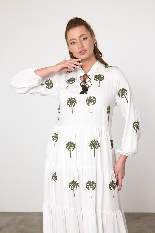 925 Beyaz Kadın Bisiklet Yaka Bağcıklı Aplike Detaylı Uzun Viskon Elbise