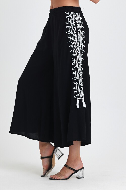 929 Siyah Beyaz Nakışlı Cepli Geniş Paça Viskon Pantolon