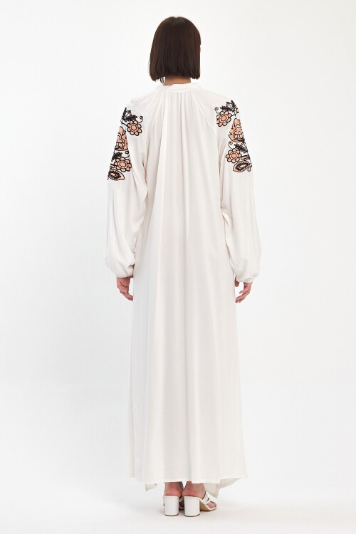 940 Kadın Bisiklet Yaka Bağcıklı  Nakış Detaylı Balon Kol Uzun Elbise