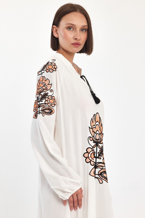 940 Kadın Bisiklet Yaka Bağcıklı  Nakış Detaylı Balon Kol Uzun Elbise