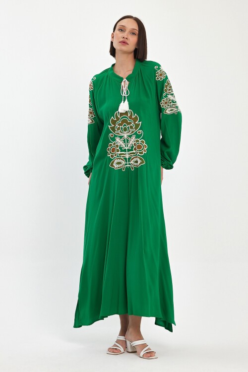 940 Kadın Bisiklet Yaka Bağcıklı  Nakış Detaylı Balon Kol Uzun Elbise