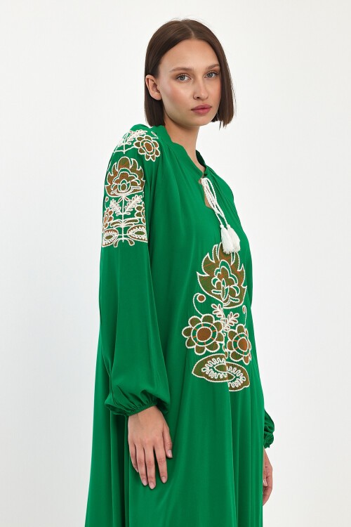 940 Kadın Bisiklet Yaka Bağcıklı  Nakış Detaylı Balon Kol Uzun Elbise