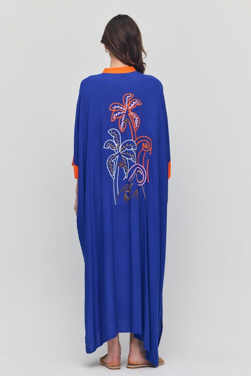 949 Saks Mavisi Sırt Nakış Detaylı Yarım Kapama Büyük Beden Elbise