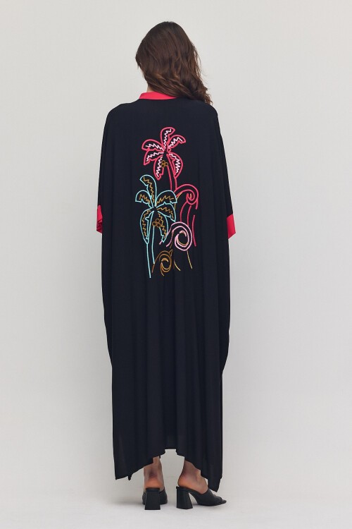 949 Siyah Sırt Nakış Detaylı Yarım Kapama Büyük Beden Elbise