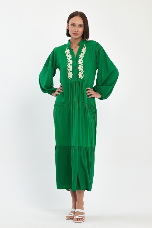 952 Yeşil Beyaz Nakışlı Hakim Yaka Viskon Elbise