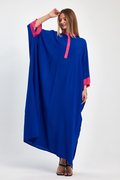 957 Saks Mavi Pembe Yarım Kapamalı Sırt Nakış Detaylı Büyük Beden Viskon Elbise