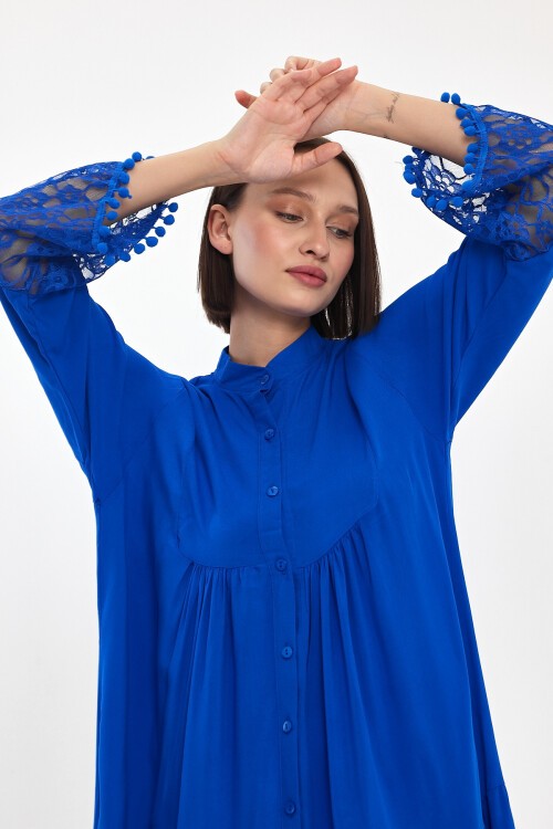 983 Saks Mavi Hakim Yaka Düğmeli Tül Detaylı Viskon Elbise