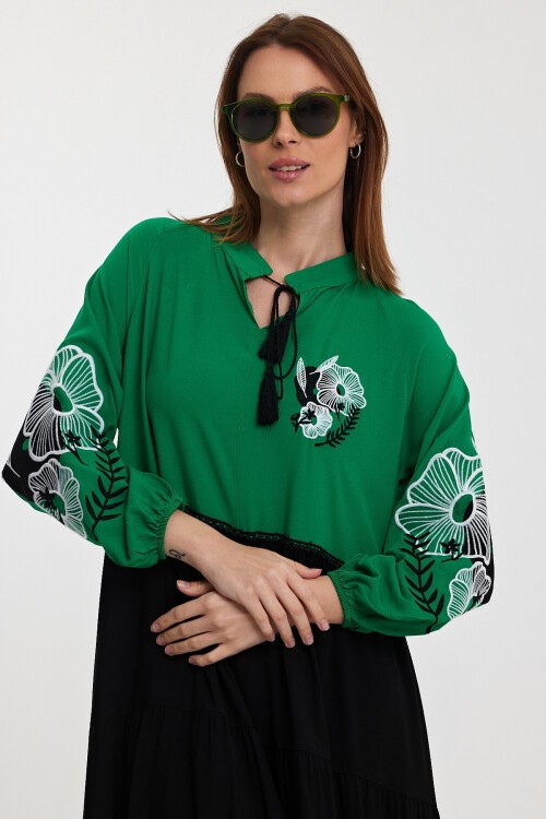 996 Kadın Kolları Nakış İşlemeli Yaka Bağcıklı Uzun Tesettür Elbise