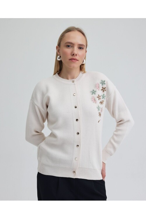 T3264 Beyaz Çiçek İşlemeli Triko Ceket