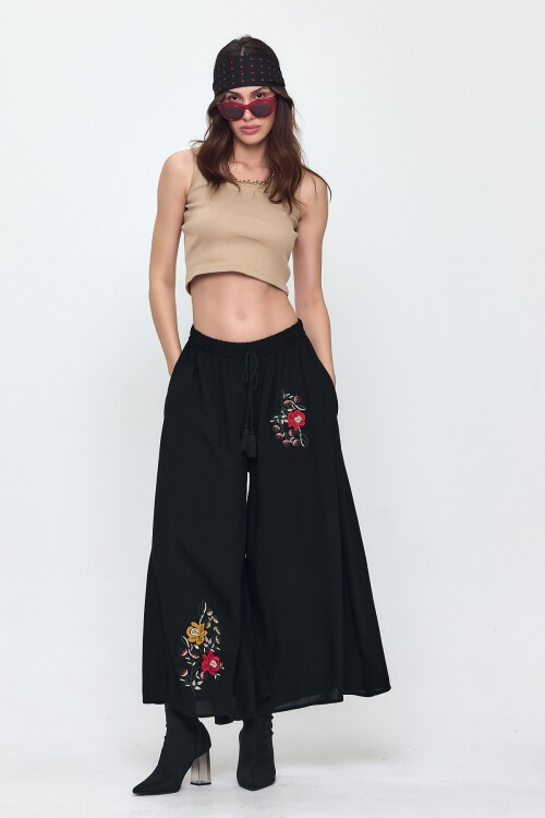 V031 Geniş Paça Bel Lastikli Otantik Nakış Detaylı Viskon Pantolon