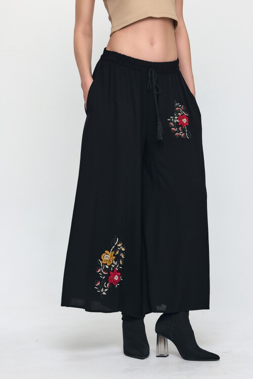 V031 Geniş Paça Bel Lastikli Otantik Nakış Detaylı Viskon Pantolon