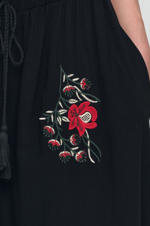 V031 Geniş Paça Bel Lastikli Otantik Nakış Detaylı Viskon Pantolon