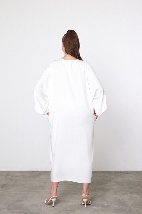 V042 Kadın V Yaka Yaprak Nakış Detaylı Büyük Beden Gömlek Elbise