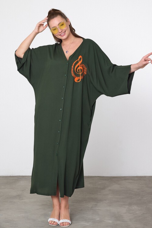 V050 Haki Kadın V Yaka Düğme Kapalı Nota Nakış Detaylı Büyük Beden Gömlek Elbise