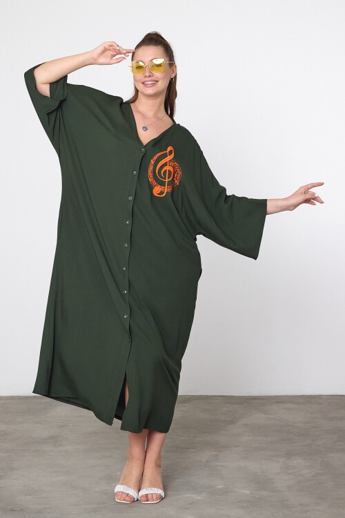 V050 Haki Kadın V Yaka Düğme Kapalı Nota Nakış Detaylı Büyük Beden Gömlek Elbise