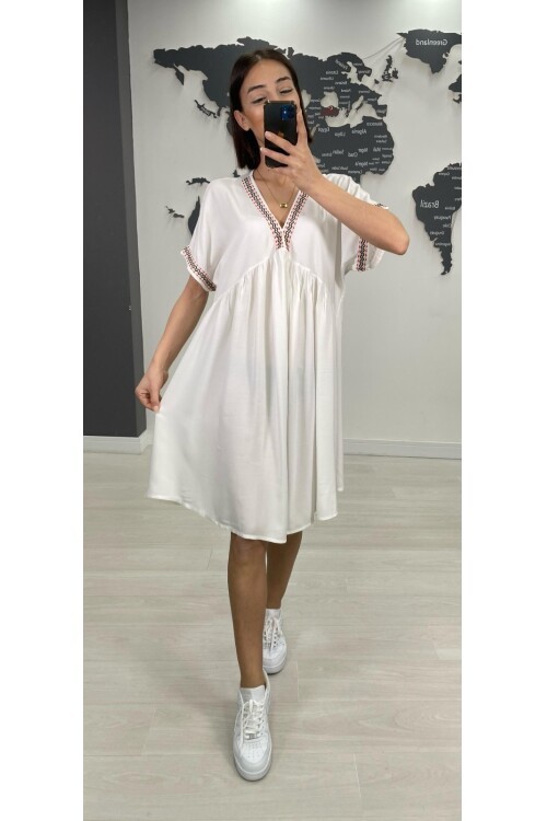 V072 Kadın V Yaka Brodeli Kısa Viskon Elbise