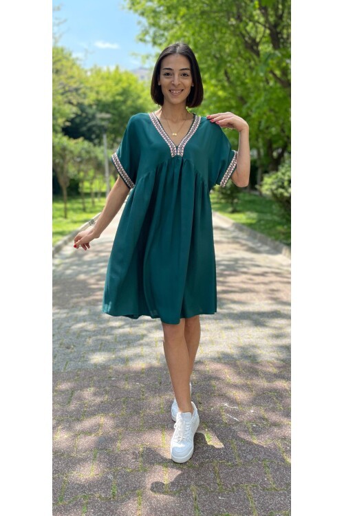 V072 Kadın V Yaka Brodeli Kısa Viskon Elbise