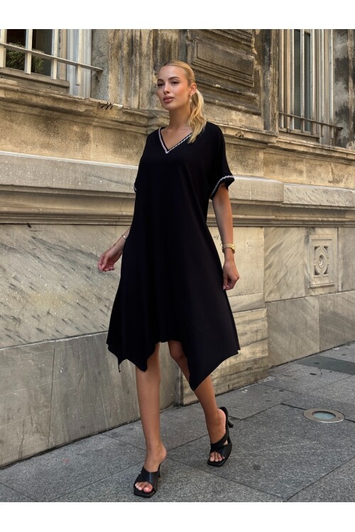 V082 Siyah Biye Detaylı Asimetrik Penye Viskon Elbise