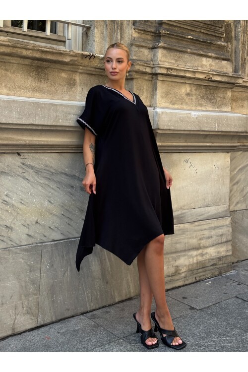 V082 Siyah Biye Detaylı Asimetrik Penye Viskon Elbise