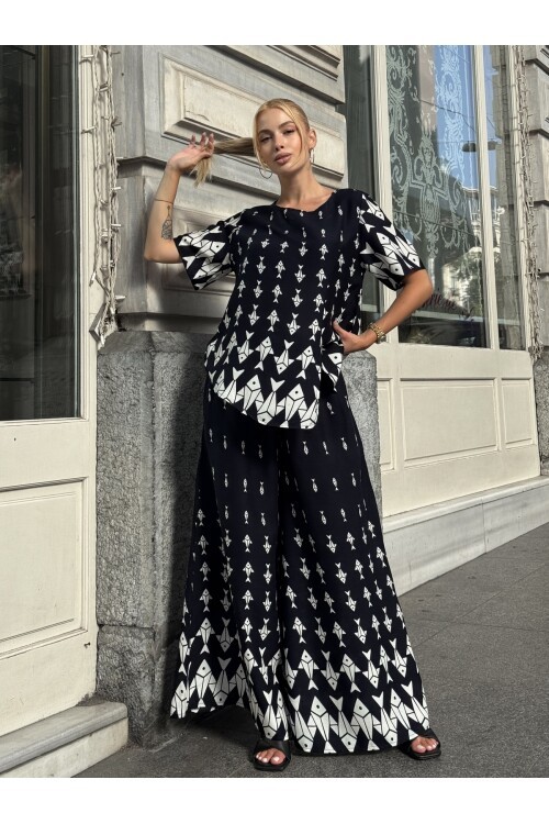 V201 Siyah Beyaz Balık Desenli Kısa Kol Bluz Pantolon Takım