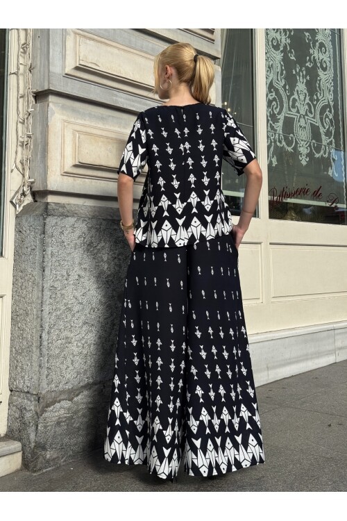 V201 Siyah Beyaz Balık Desenli Kısa Kol Bluz Pantolon Takım