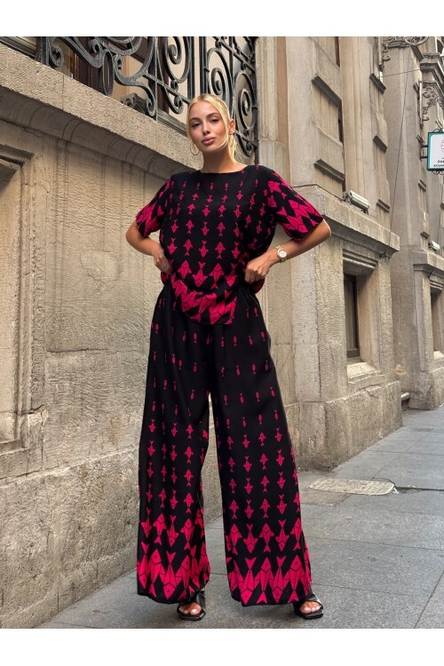 V201 Siyah Fuşya Balık Desenli Kısa Kol Bluz Pantolon Takım
