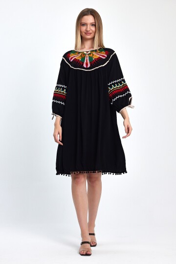 1001 Siyah Otantik Nakışlı Ponpon Detaylı Viskon Elbise