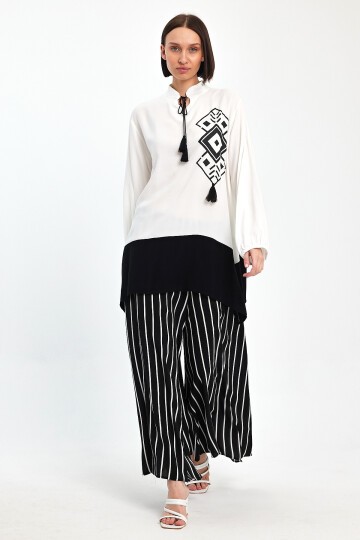 1021 Beyaz Siyah Desenli Hakim Yaka Viskon Takım