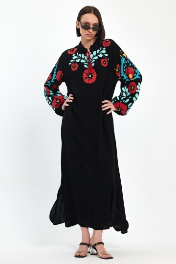 1049 Siyah Etnik Çiçek Desen Bisiklet Yaka Bağcıklı Nakış Detaylı Balon Kol Elbise