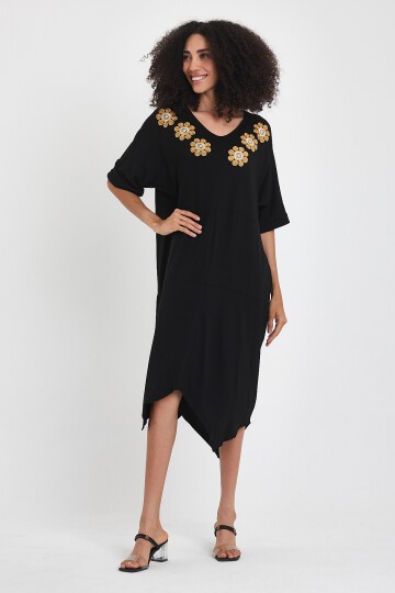 1064 Siyah V Yaka Çiçek Nakışlı Penye Viskon Elbise
