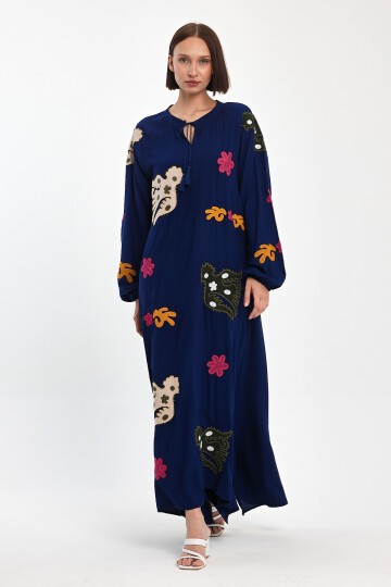 915 Lacivert Kadın Bisiklet Yaka Bağcıklı Aplike Detaylı Uzun Viskon Elbise