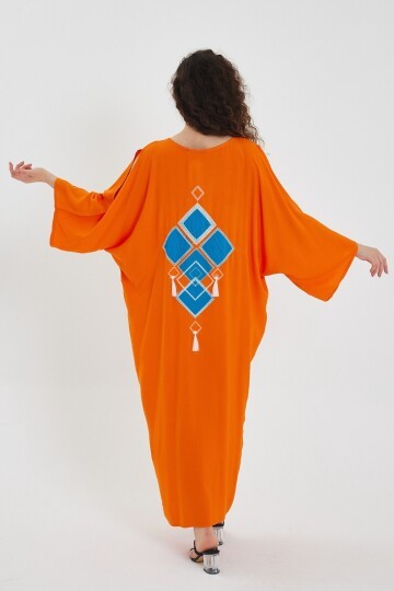 938 Turuncu Kol Dekolte Sırt Nakış Detay Büyük Beden Elbise