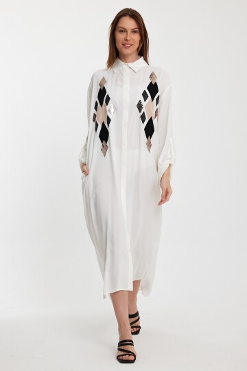 943 Beyaz Kadın Pul İşlemeli Viskon Gömlek Elbise
