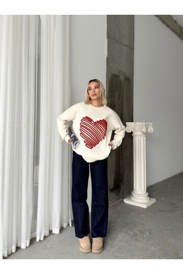 T3161 Beyaz Büyük Kalp Detaylı Triko