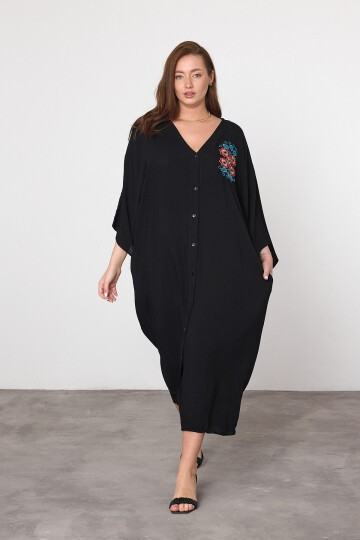V038 Siyah Çiçek Nakışlı Büyük Beden Gömlek Elbise